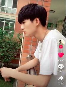 抖音吃瓜男网红是谁啊,他是谁？为何如此火爆？