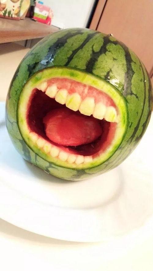 网红吃瓜馋坏大妈,一场美食与话题的碰撞