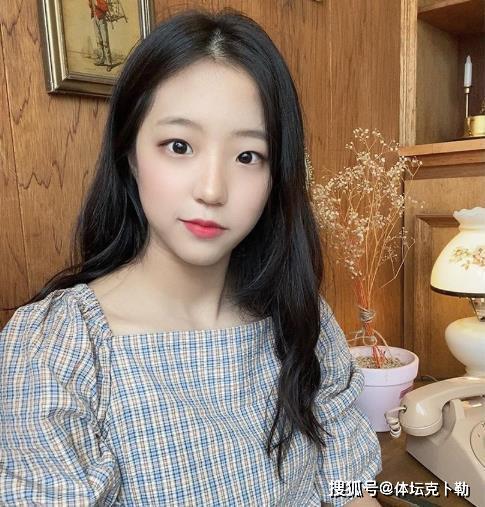 吃瓜韩国人气女网红韩善月,韩国网红界的“瓜王”，人气飙升的秘密